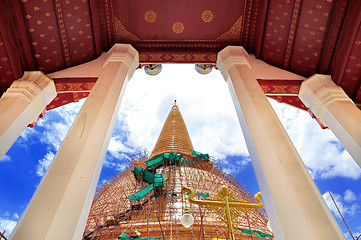 Image showing Big golden pagoda. Wat Pra Pathom Chedi, Thailand 