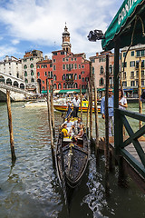 Image showing Gondola Near the Rialto Bridge