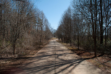 Image showing concrete drive alley