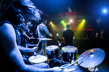 Image showing musicians play on stage