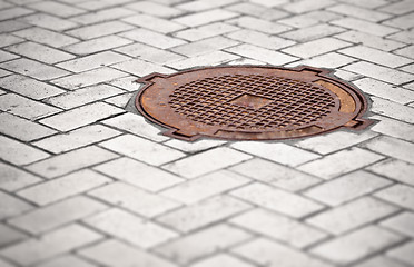 Image showing Rusty manhole in the pavement