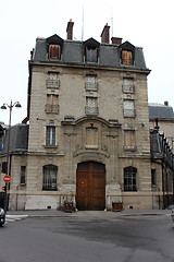Image showing Facade of a traditional apartmemt building in Paris, France