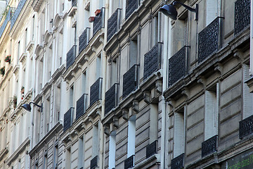 Image showing Facade of a traditional apartmemt building in Paris