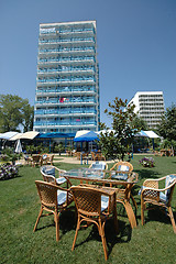 Image showing Garden and hotel