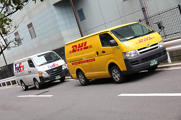 Image showing FedEx vs DHL