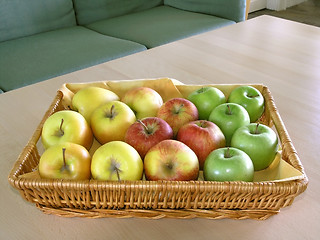Image showing red, green and yellow apples