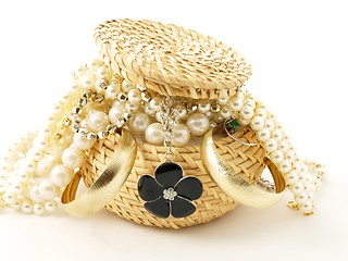 Image showing Basket full of jewelery