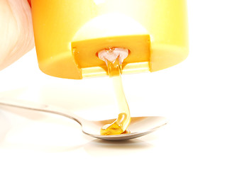 Image showing Honey onto spoon