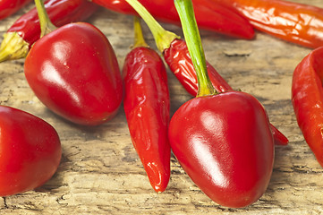 Image showing cascabel and Cayenne chili