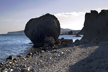 Image showing stone by water, Êàìåíü ó âîäû