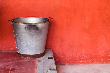 Image showing Small aluminum tank on step