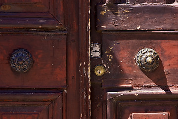 Image showing brass brown knocker in a closed wood  door