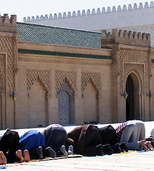 Image showing Muslims praying