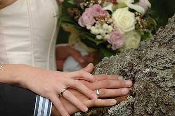 Image showing Hands, rings and bouquet