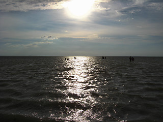 Image showing the people going in the sea