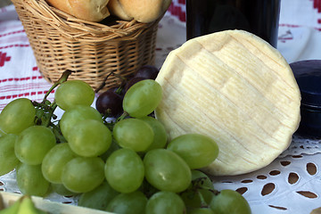 Image showing Cheese and grapes