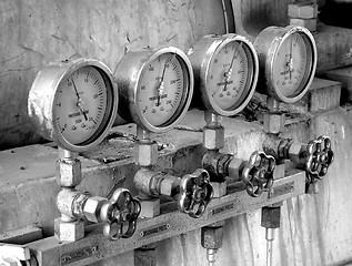 Image showing Four pressure meters