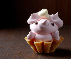 Image showing pig shaped cupcake