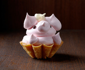 Image showing pig shaped cupcake