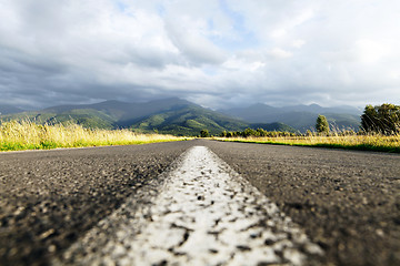 Image showing Middle of the road 