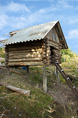 Image showing Old shed on the pillars