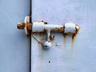 Image showing Grunge metal door bolt