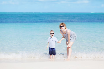 Image showing family at the beach