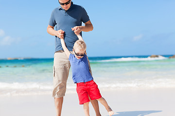 Image showing family at the beach