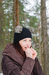 Image showing The young woman heats the frozen hands in winter park