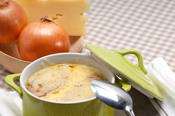 Image showing oinion soup with melted cheese and bread on top