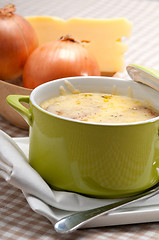 Image showing oinion soup with melted cheese and bread on top