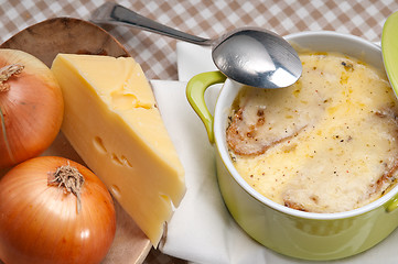 Image showing oinion soup with melted cheese and bread on top