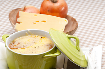 Image showing oinion soup with melted cheese and bread on top