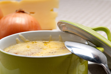 Image showing oinion soup with melted cheese and bread on top