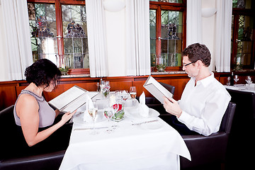 Image showing man and woman in restaurant for dinner