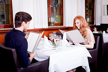 Image showing man and woman in restaurant for dinner