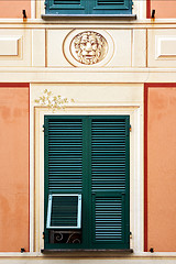 Image showing head of lion  in the centre chiavari