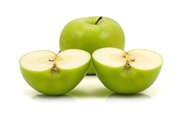 Image showing one green apple and two halfs