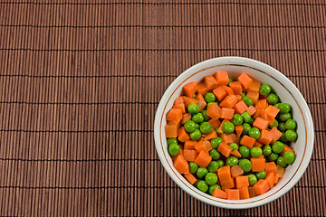 Image showing bowl with green peas and carrots