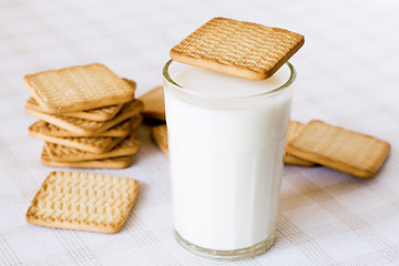 Image showing milk and cookies 