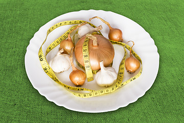 Image showing onions and garlics with measure tape