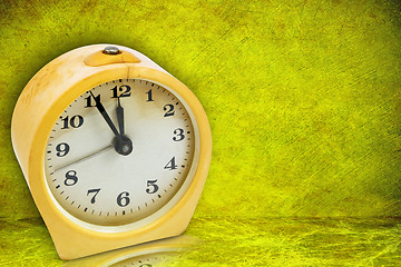 Image showing yellow clock on green background