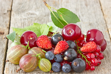 Image showing assorted berries on the wooden floor