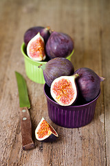 Image showing  bowls with fresh figs and old knife 
