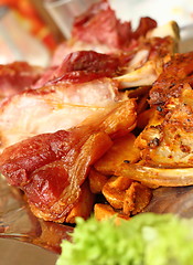 Image showing cooked bacon with salad