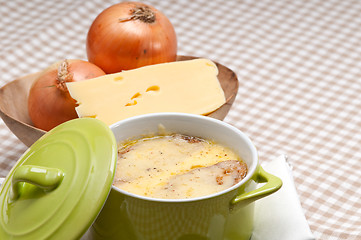 Image showing oinion soup with melted cheese and bread on top