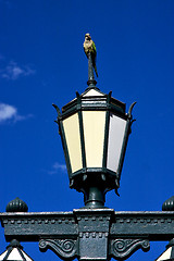 Image showing  green street lamp and parrot 
