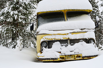 Image showing old vinage bus covered with winter snow 