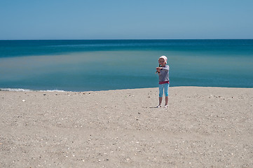 Image showing Small girl playing on the beach