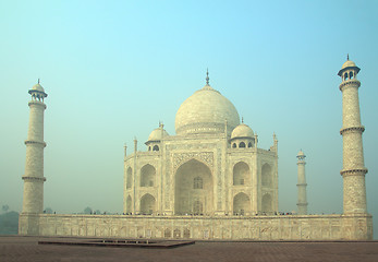 Image showing Taj Mahal - famous mausoleum